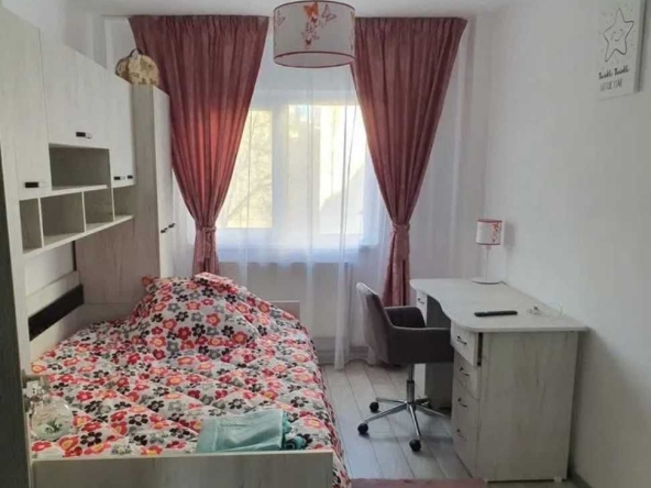 Дава се под наем Тристаен апартамент в Пловдив, Коматево - 90 кв.м за 285.6 € - Снимка #1