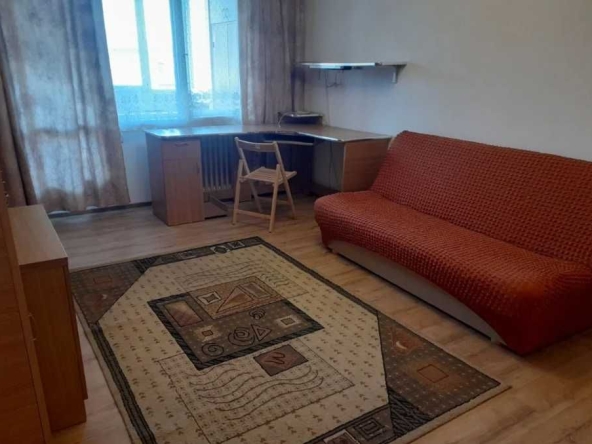 Дава се под наем Тристаен апартамент в Пловдив, Остромила - 74 кв.м за 270.3 € - Снимка #1