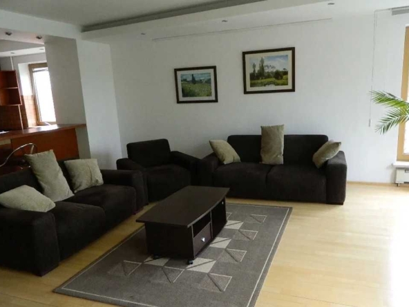 Дава се под наем Тристаен апартамент в Пловдив, Каменица 2 - 90 кв.м за 336.6 € - Снимка #1