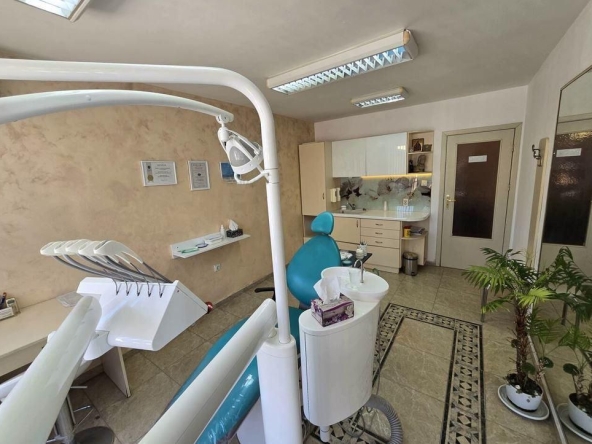 Дава се под наем Офис в Бургас, Център - 57 кв.м за 612 € - Снимка #1