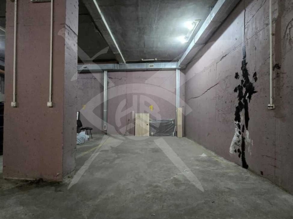 Гараж / Паркомясто в Варна, Колхозен пазар - 17 кв.м за 900 €/кв.м - Снимка #1