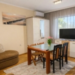 Дава се под наем Четиристаен апартамент в Варна, Център - 95 кв.м за 747.66 € - Снимка #1