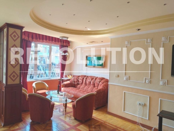 Дава се под наем Тристаен апартамент в Варна, Лятно кино Тракия - 115 кв.м за 800 € - Снимка #1