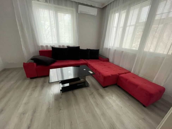 Дава се под наем Тристаен апартамент в Варна, Базар Левски - 90 кв.м за 459 € - Снимка #1