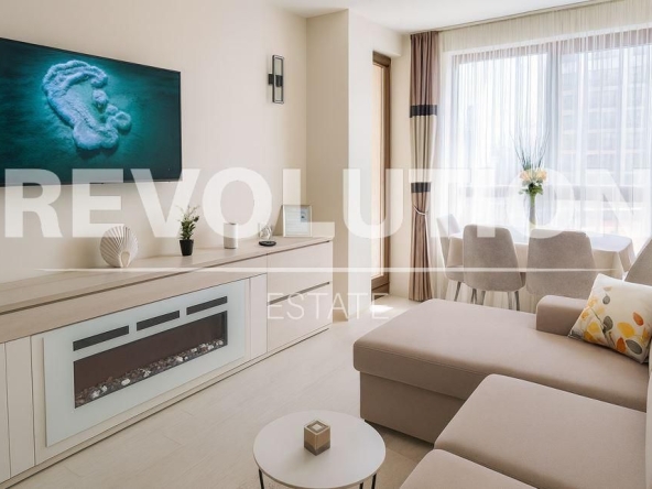 Дава се под наем Тристаен апартамент в к.к. Златни пясъци - 67 кв.м за 650 € - Снимка #1