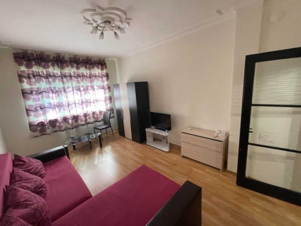 Дава се под наем Тристаен апартамент в Бургас, Възраждане - 80 кв.м за 300 € - Снимка #1