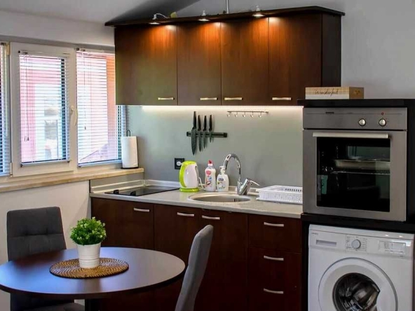 Дава се под наем Едностаен апартамент в Пловдив, Център - 40 кв.м за 350 € - Снимка #1