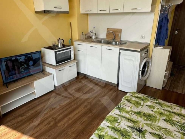 Дава се под наем Едностаен апартамент в к.к. Св.Св. Константин и Елена - 30 кв.м за 300 € - Снимка #1