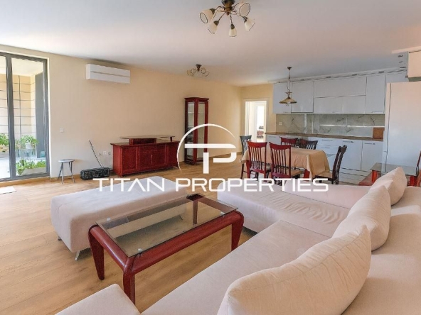 Дава се под наем Тристаен апартамент в Варна, Център - 130 кв.м за 1196.97 € - Снимка #1