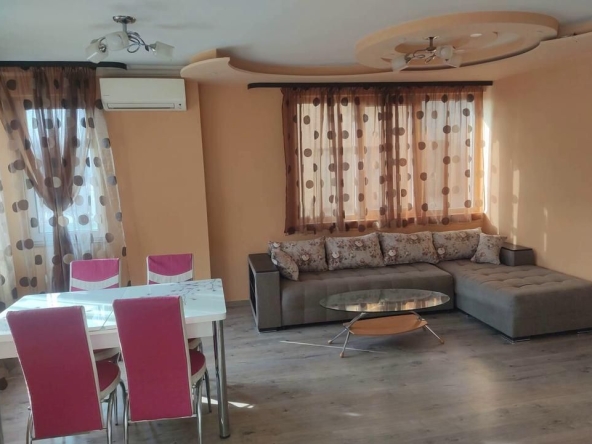 Дава се под наем Тристаен апартамент в Пловдив, Кючук Париж - 95 кв.м за 425 € - Снимка #1