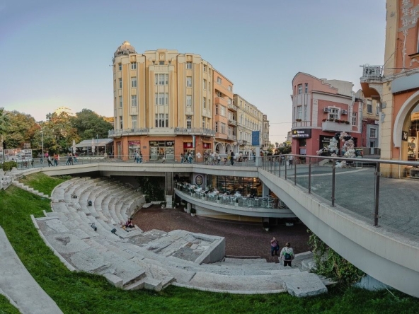 Заведение в Пловдив, Център - 200 кв.м за 408 €/кв.м - Снимка #1