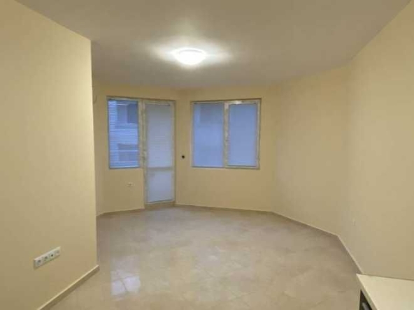 Дава се под наем Едностаен апартамент в Бургас, Лазур - 33 кв.м за 145 € - Снимка #1