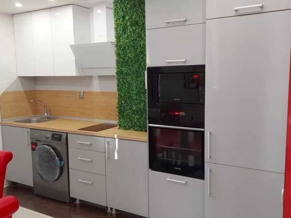 Дава се под наем Тристаен апартамент в Пловдив, Кючук Париж - 80 кв.м за 450 € - Снимка #1