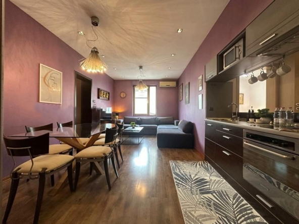 Дава се под наем Тристаен апартамент в София, Център - 94 кв.м за 1196.97 € - Снимка #1