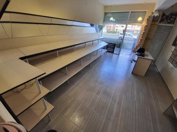 Дава се под наем Магазин в Бургас, Меден рудник - зона А - 34 кв.м за 225 € - Снимка #1