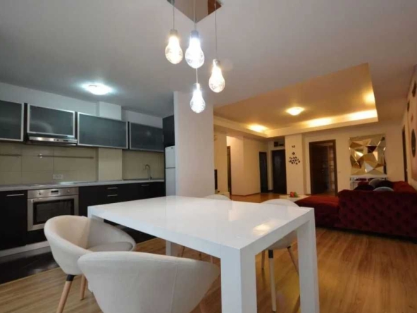 Дава се под наем Тристаен апартамент в Пловдив, Център - 88 кв.м за 285.6 € - Снимка #1