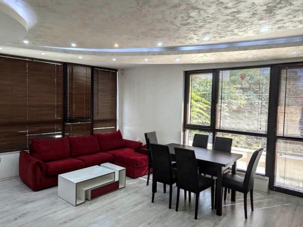 Дава се под наем Тристаен апартамент в Пловдив, Кършияка - 100 кв.м за 714 € - Снимка #1