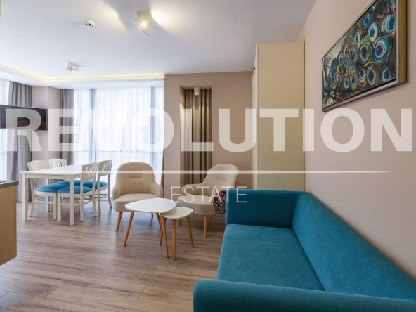 Дава се под наем Двустаен апартамент в Варна, Център - 75 кв.м за 1000 € - Снимка #1