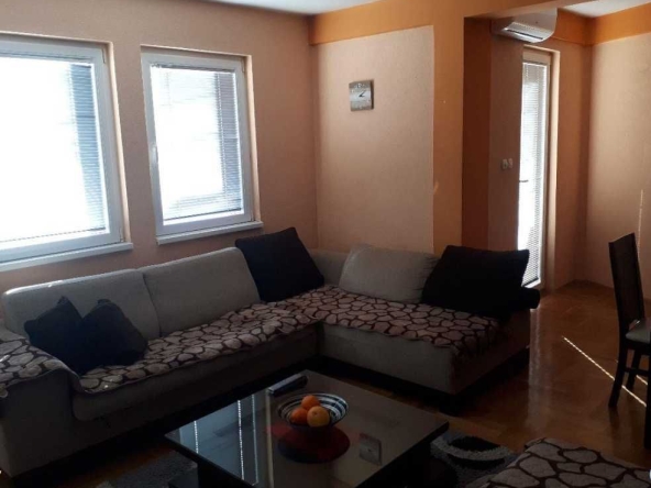 Дава се под наем Двустаен апартамент в Бургас, Победа - 60 кв.м за 331.5 € - Снимка #1