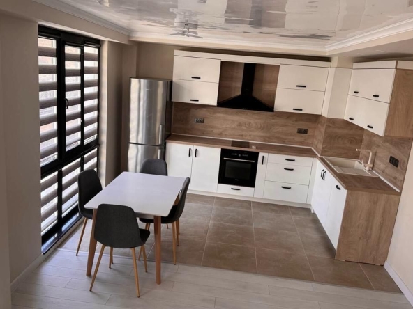 Дава се под наем Двустаен апартамент в Пловдив, Кършияка - 76 кв.м за 550 € - Снимка #1