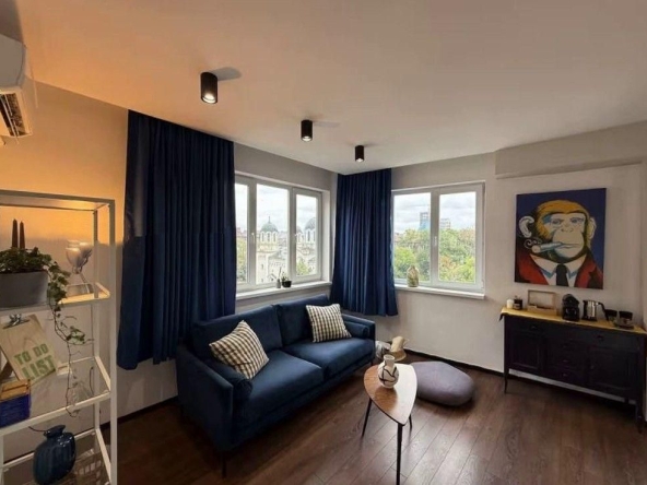 Дава се под наем Тристаен апартамент в София, Център - 71 кв.м за 896.58 € - Снимка #1