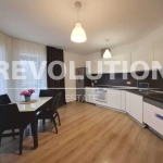 Дава се под наем Къща в к.к. Златни пясъци - 138 кв.м за 847.62 € - Снимка #1