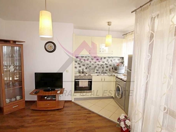 Дава се под наем Двустаен апартамент в Варна, Център - 60 кв.м за 255 € - Снимка #1