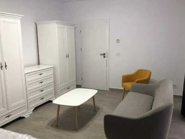 Дава се под наем Едностаен апартамент в Бургас, Изгрев - 42 кв.м за 153 € - Снимка #1