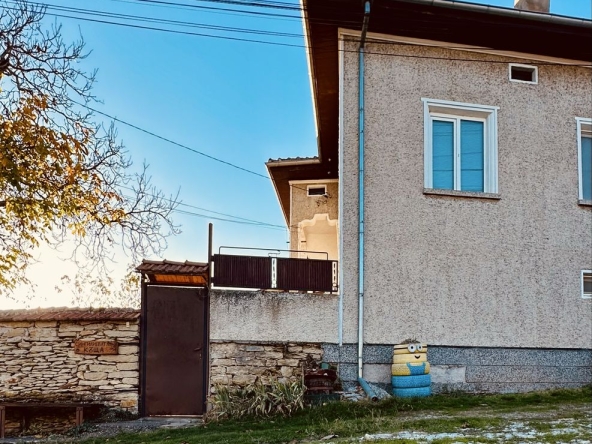 Дава се под наем Къща в с. Леденик, Област Велико Търново - 80 кв.м за 35.7 € - Снимка #1