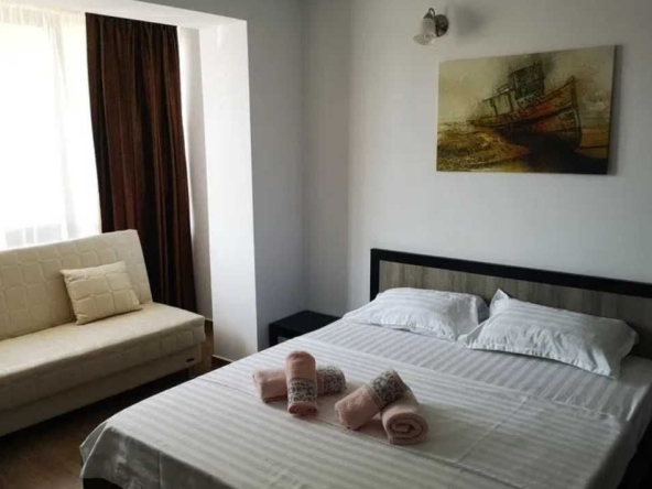 Дава се под наем Тристаен апартамент в Бургас, Лазур - 80 кв.м за 280.5 € - Снимка #1