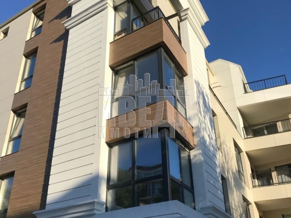 Тристаен апартамент в Варна, Център - 100 кв.м за 1999 €/кв.м - Снимка #1