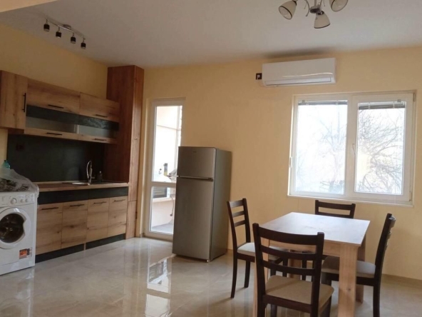 Дава се под наем Четиристаен апартамент в Пловдив, Тракия - 100 кв.м за 500 € - Снимка #1