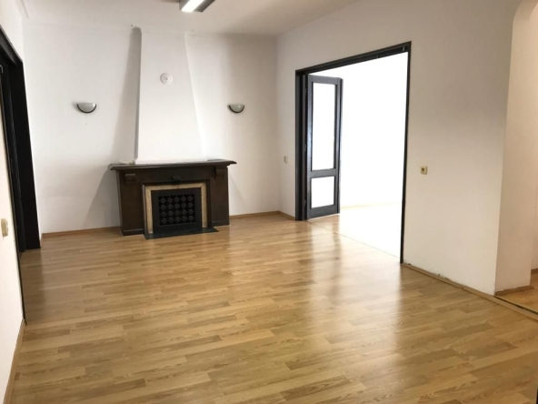 Дава се под наем Тристаен апартамент в София, Център - 110 кв.м за 750 € - Снимка #1