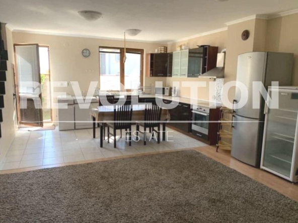 Дава се под наем Къща в Варна, м-т Траката - 172 кв.м за 1250 € - Снимка #1