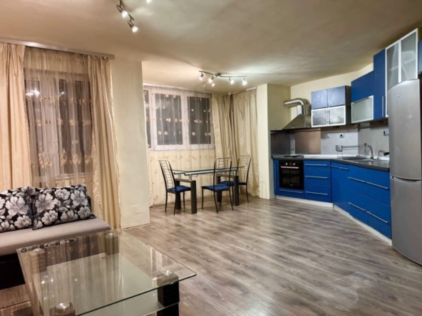 Дава се под наем Тристаен апартамент в София, Люлин 9 - 104 кв.м за 597.21 € - Снимка #1