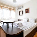 Дава се под наем Тристаен апартамент в София, Център - 76 кв.м за 950 € - Снимка #1