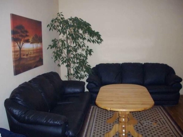 Дава се под наем Тристаен апартамент в София, Младост 4 - 100 кв.м за 599 € - Снимка #1