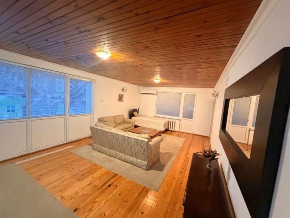 Дава се под наем Етаж от къща в София, Драгалевци - 139 кв.м за 796.62 € - Снимка #1