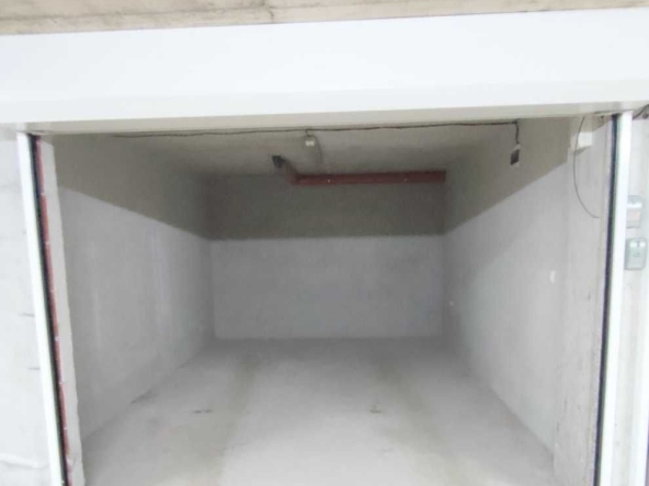 Дава се под наем Гараж / Паркомясто в Велико Търново, Център - 20 кв.м за 48.45 € - Снимка #1