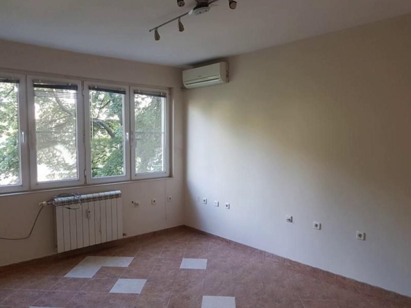 Дава се под наем Тристаен апартамент в София, Стрелбище - 80 кв.м за 550 € - Снимка #1