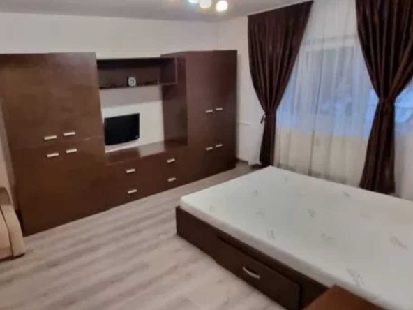 Дава се под наем Тристаен апартамент в Бургас, Ветрен - 100 кв.м за 510 € - Снимка #1