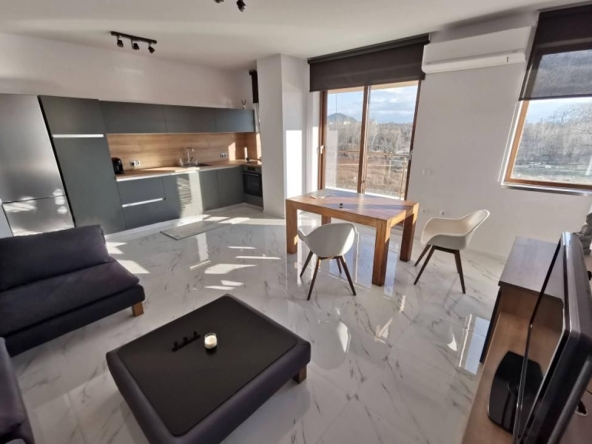 Дава се под наем Тристаен апартамент в Пловдив, Кършияка - 95 кв.м за 918 € - Снимка #1