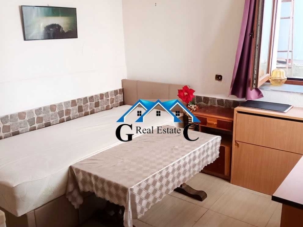 Дава се под наем Етаж от къща в Варна, Трошево - 12 кв.м за 153 € - Снимка #1