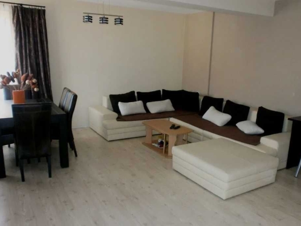 Дава се под наем Тристаен апартамент в Пловдив, Каменица 1 - 90 кв.м за 357 € - Снимка #1