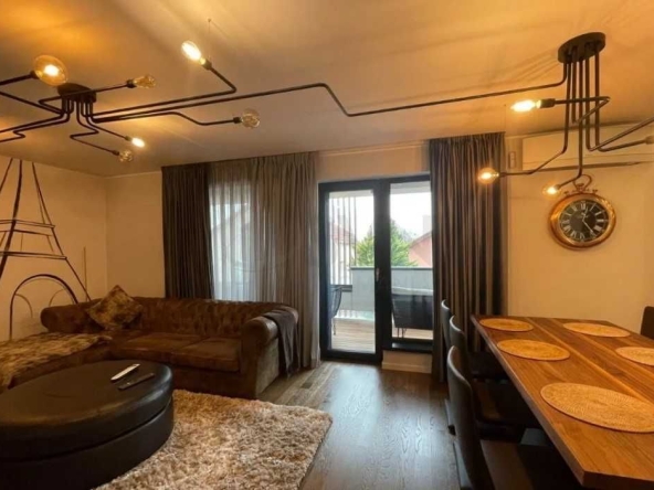 Дава се под наем Тристаен апартамент в Пловдив, Център - 88 кв.м за 341.7 € - Снимка #1