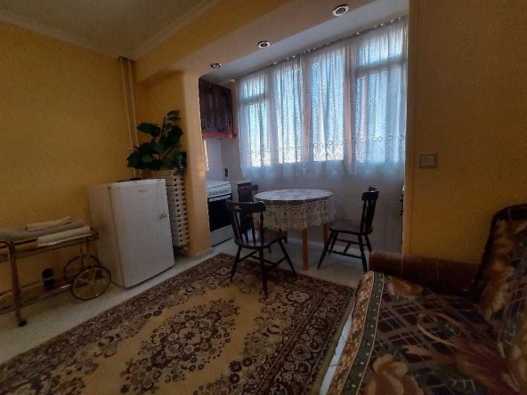 Дава се под наем Двустаен апартамент в Бургас, Славейков - 60 кв.м за 250 € - Снимка #1