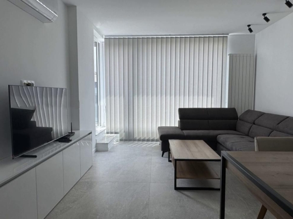 Дава се под наем Двустаен апартамент в София, Студентски град - 75 кв.м за 749 € - Снимка #1