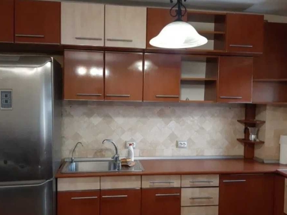 Дава се под наем Тристаен апартамент в Пловдив, Кършияка - 90 кв.м за 306 € - Снимка #1