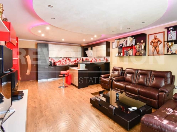 Дава се под наем Двустаен апартамент в София, Стрелбище - 96 кв.м за 713.49 € - Снимка #1