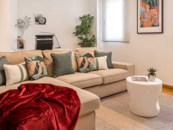 Дава се под наем Тристаен апартамент в Пловдив, Център - 75 кв.м за 183.6 € - Снимка #1